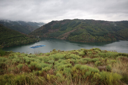 2024_09_07 De la Garde-Guérin à Villefort, IMG_7777 Le lac de Villefort depuis la chapelle Saint-Loup