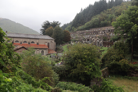 2024_09_07 De la Garde-Guérin à Villefort, IMG_7806 Le cimetière et l’église depuis le chemin de Chazalet