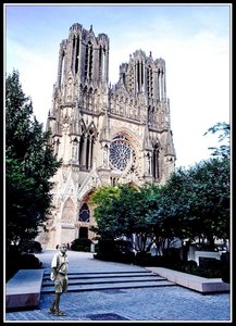 Cathédrale de Reims (batiment), 007 Cathédrale et son gardien ?